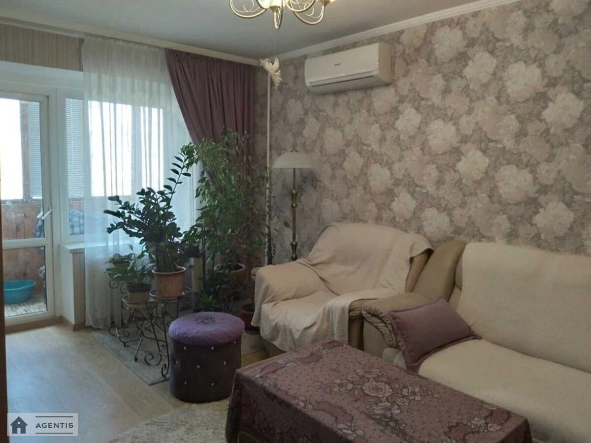 Apartment for rent 3 rooms, 80 m², 10th fl./16 floors. 28, Mykoly Bazhana prosp., Kyiv. 