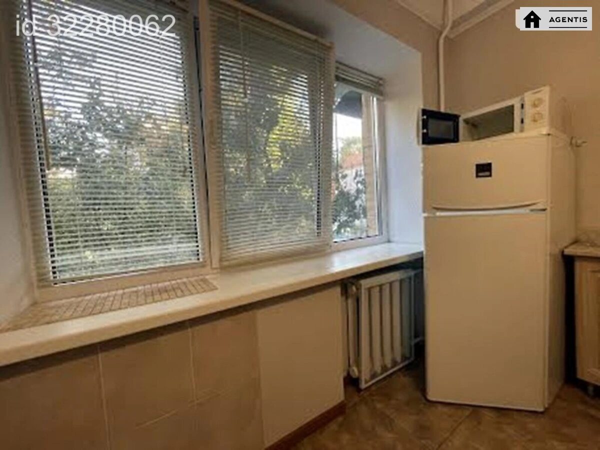 Здам квартиру 2 кімнати, 45 m², 2 пов./6 поверхів. 27, Коперника 27, Київ. 