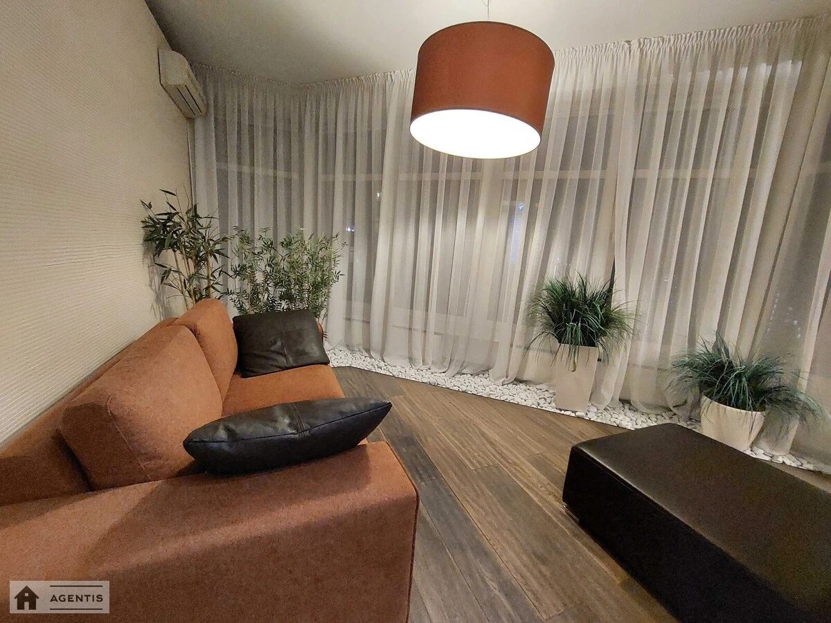 Apartment for rent 3 rooms, 150 m², 11th fl./14 floors. 32, Yevhena Konovaltsya vul. Shchorsa, Kyiv. 