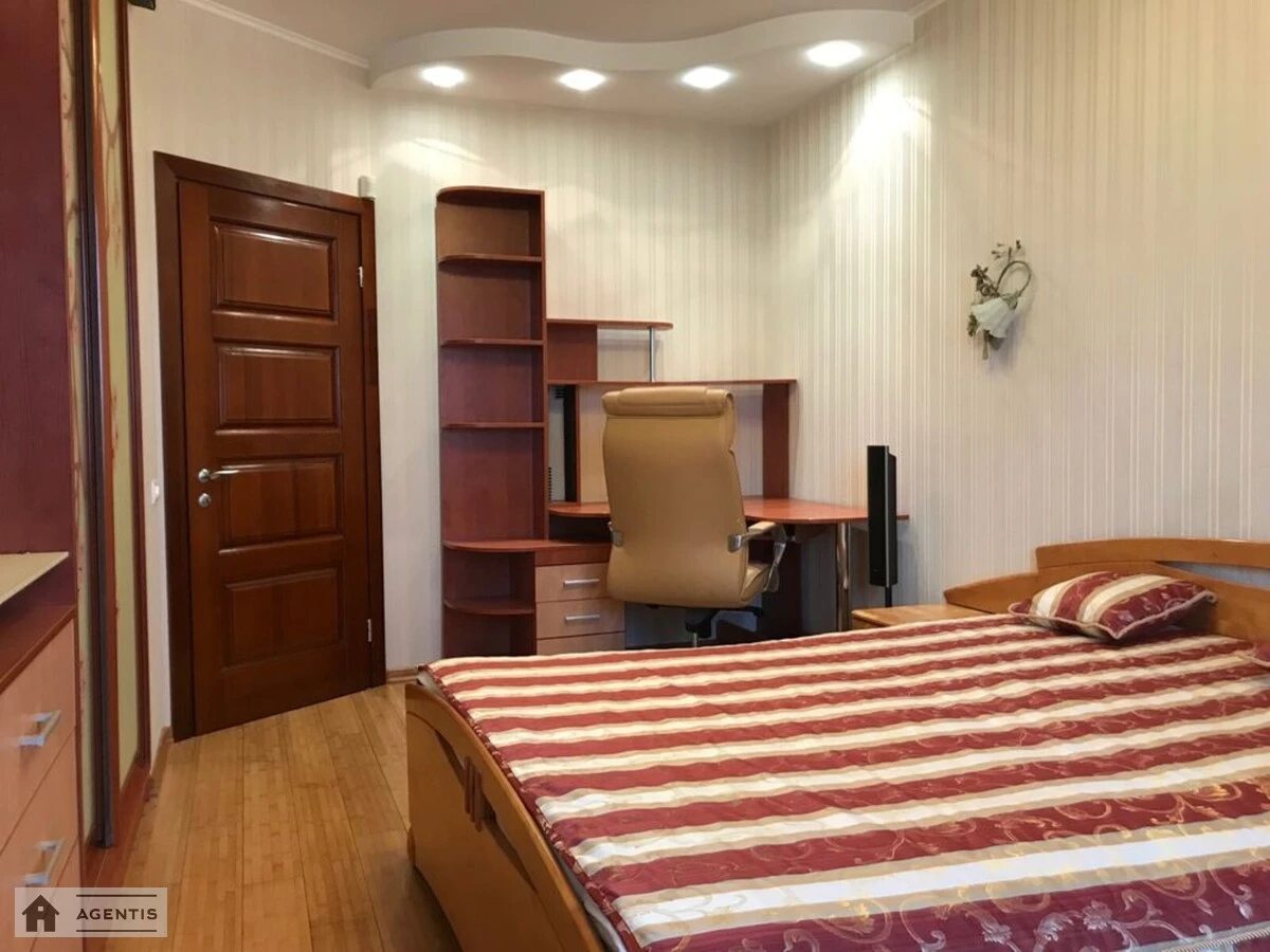 Сдам квартиру 3 комнаты, 93 m², 12 эт./23 этажа. 8, Макеевская 8, Киев. 