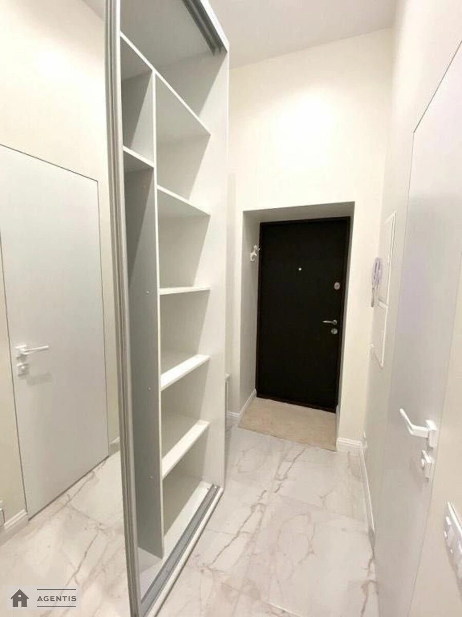 Сдам квартиру 1 комната, 30 m², 2 эт./5 этажей. Подольский район, Киев. 