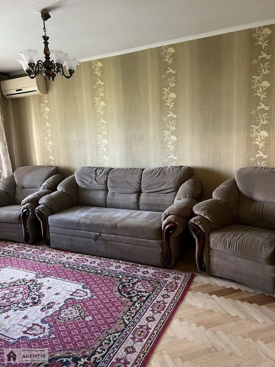 Здам квартиру 3 кімнати, 55 m², 6 пов./9 поверхів. 40, Зодчих 40, Київ. 