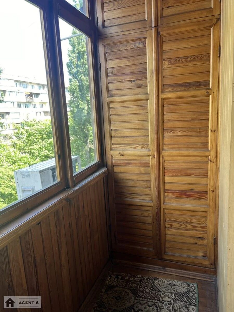 Apartment for rent 3 rooms, 55 m², 6th fl./9 floors. 40, Zodchyh 40, Kyiv. 