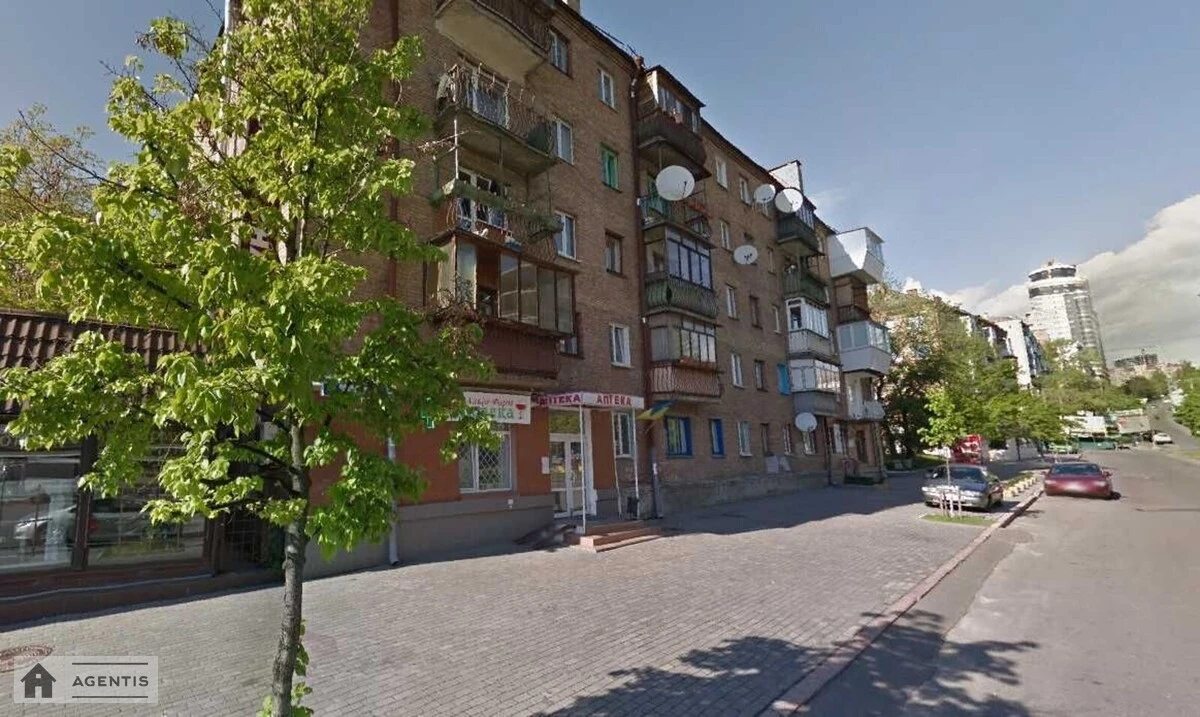 Сдам квартиру 2 комнаты, 45 m², 2 эт./5 этажей. 22, Володимиро Либідська , Киев. 