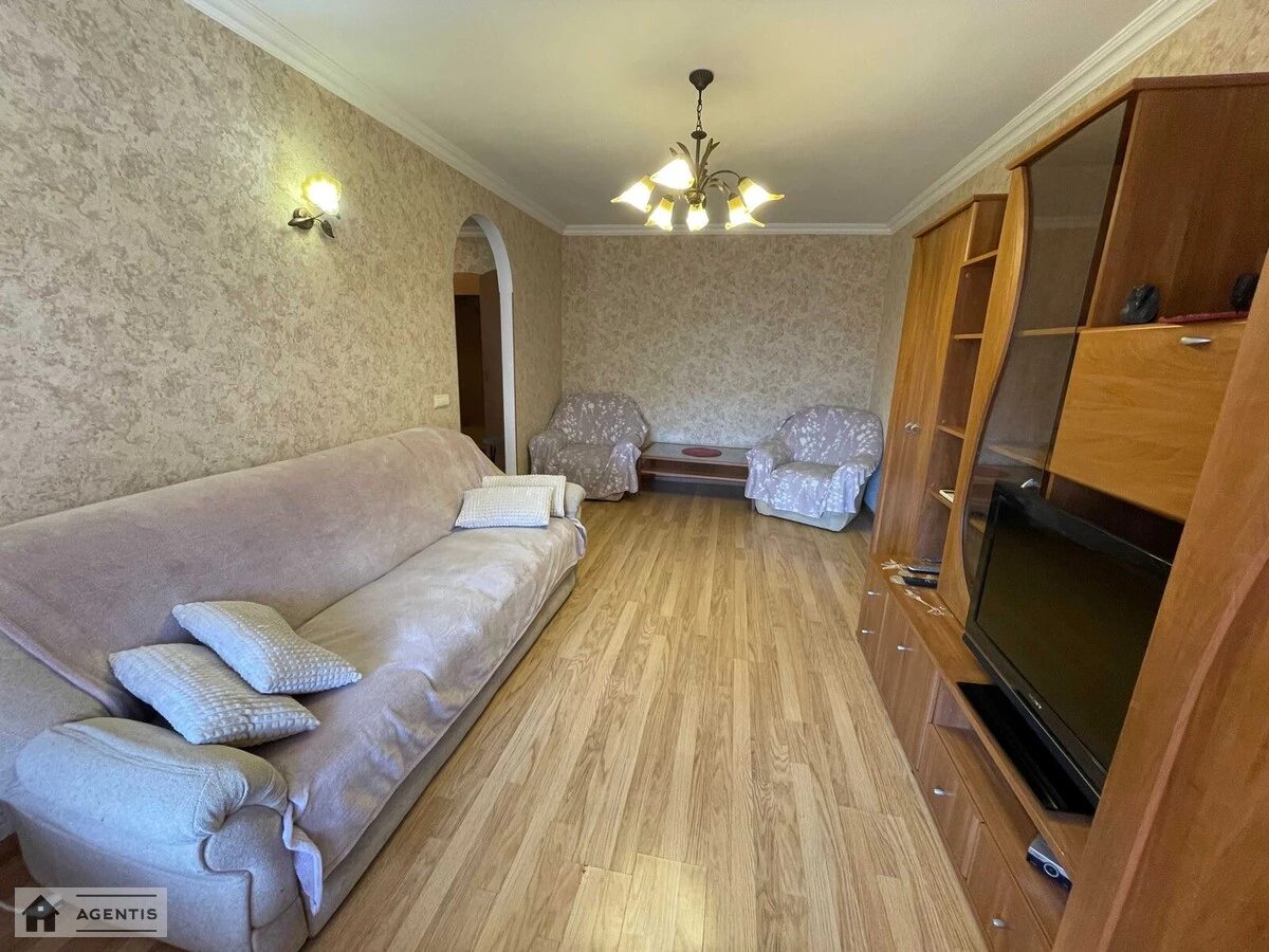 Apartment for rent 2 rooms, 44 m², 5th fl./5 floors. 63, Konstantynivska vul., Kyiv. 