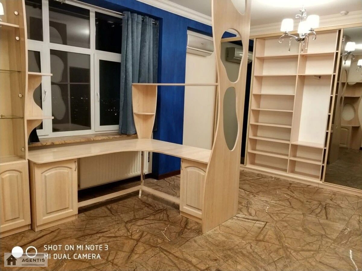 Apartment for rent 3 rooms, 130 m², 24th fl./27 floors. 15, Solomyanska vul., Kyiv. 