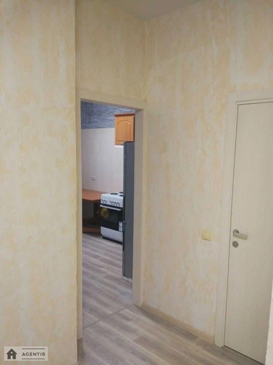 Здам квартиру 4 кімнати, 123 m², 19 пов./25 поверхів. 3, Срібнокільська 3, Київ. 