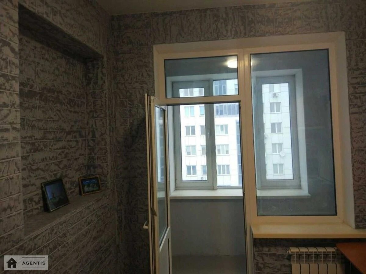 Сдам квартиру 4 комнаты, 123 m², 19 эт./25 этажей. 3, Срибнокильская 3, Киев. 