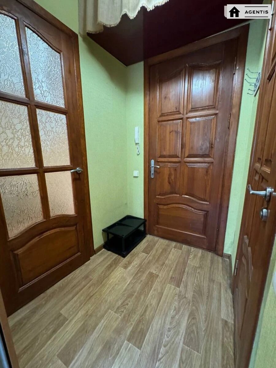 Apartment for rent 1 room, 32 m², 3rd fl./9 floors. 26, Symyrenka 26, Kyiv. 