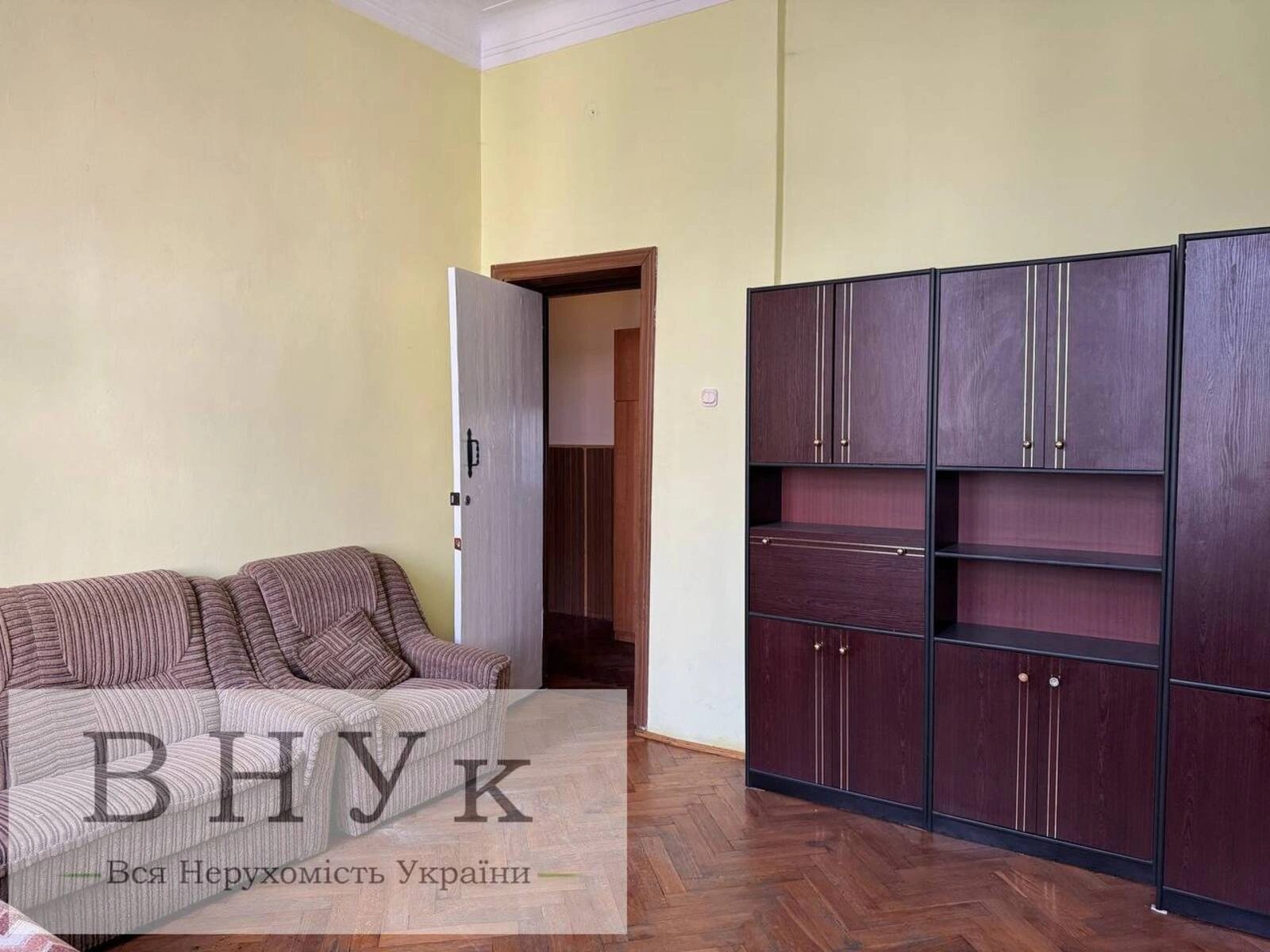 Apartments for sale 2 rooms, 69 m², 2nd fl./3 floors. Chornovola V. vul., Ternopil. 