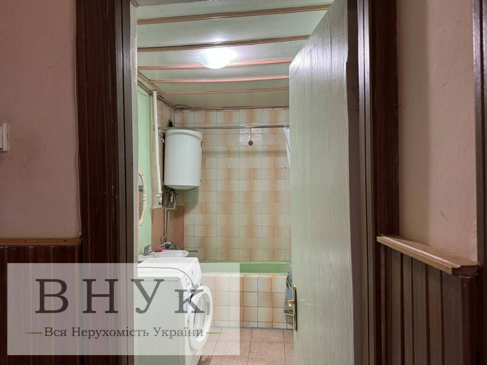 Apartments for sale 2 rooms, 69 m², 2nd fl./3 floors. Chornovola V. vul., Ternopil. 