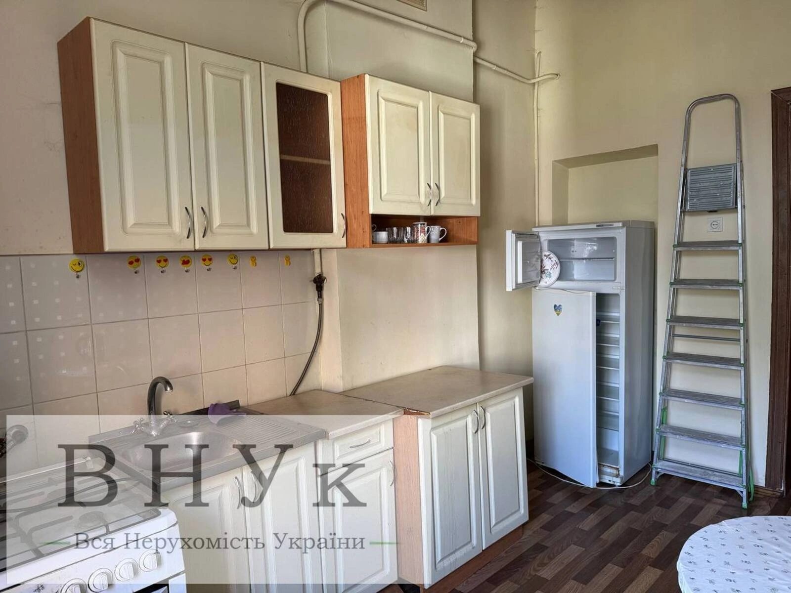 Apartments for sale 2 rooms, 69 m², 2nd fl./3 floors. Chornovola V. vul., Ternopil. 