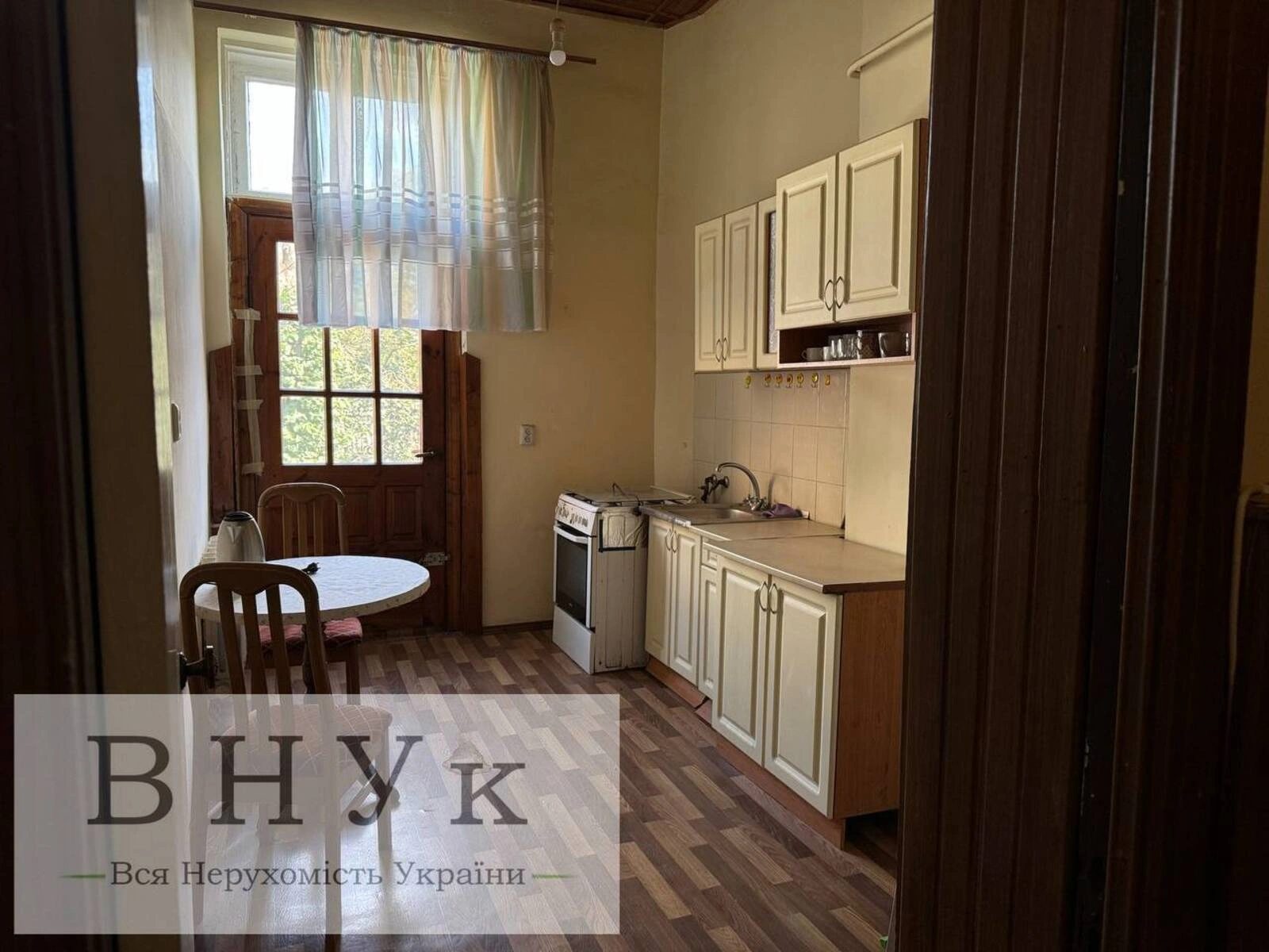 Продаж квартири 2 кімнати, 69 m², 2 пов./3 поверхи. Чорновола В. вул., Тернопіль. 