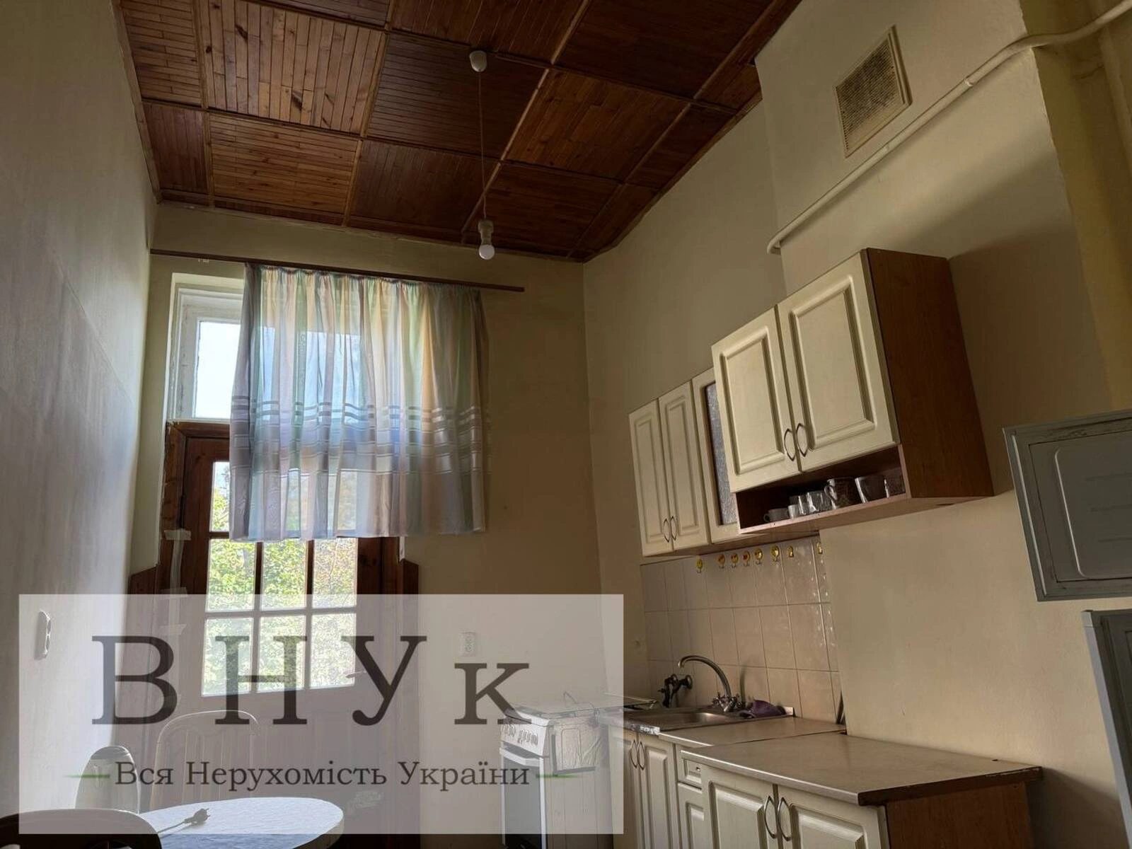 Apartments for sale 2 rooms, 69 m², 2nd fl./3 floors. Chornovola V. vul., Ternopil. 