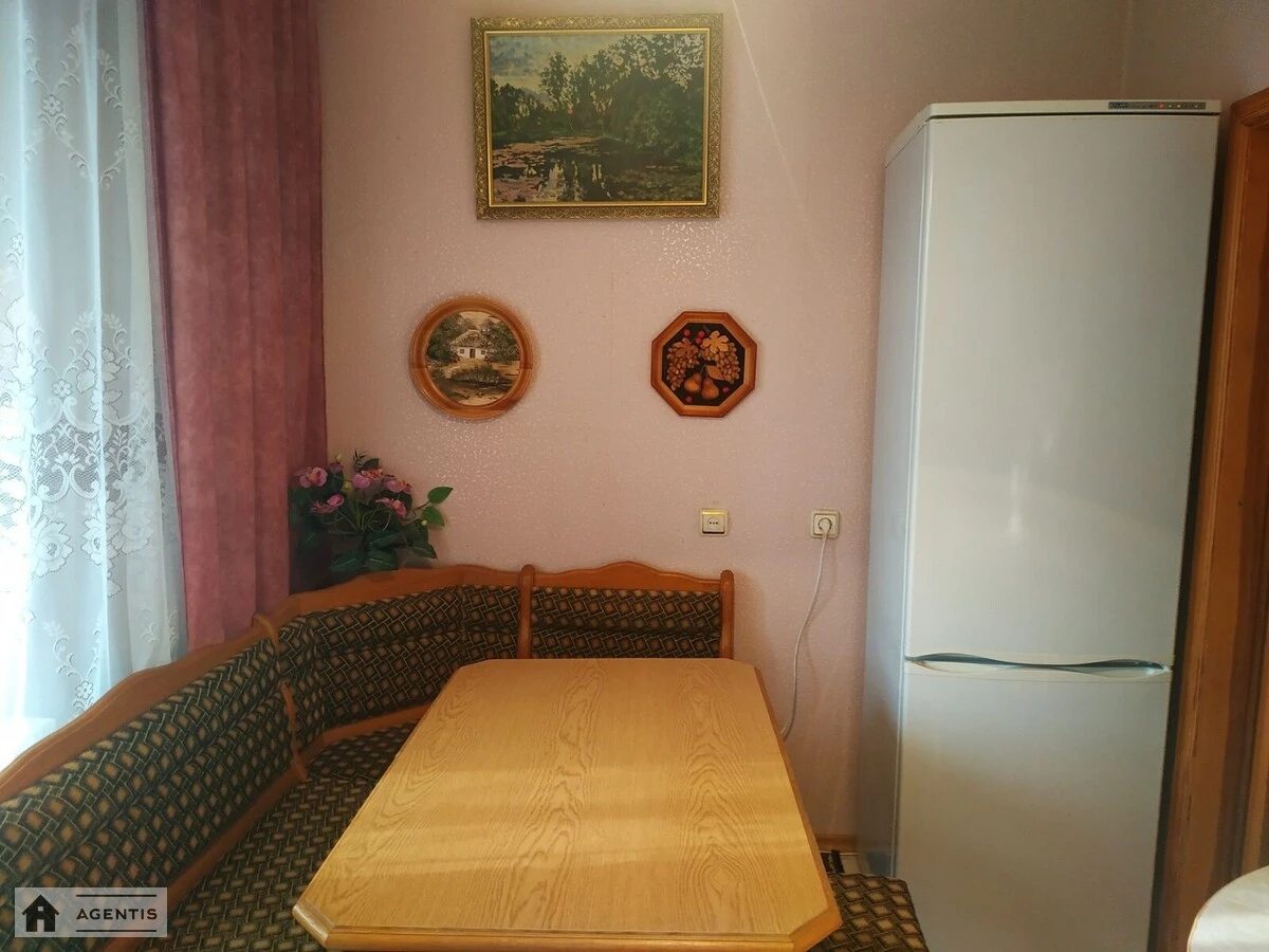 Сдам квартиру 2 комнаты, 58 m², 13 эт./16 этажей. 1, Леся Курбаса 1, Киев. 