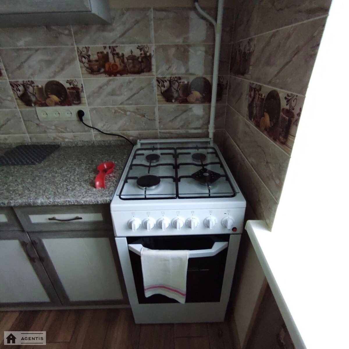 Apartment for rent 1 room, 32 m², 2nd fl./5 floors. Ivana Yizhakevycha vul., Kyiv. 