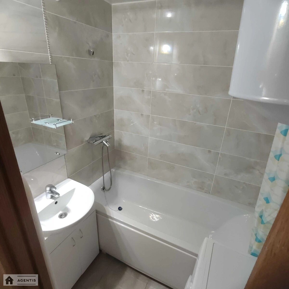 Сдам квартиру 1 комната, 40 m², 13 эт./16 этажей. 5, Братства тарасівців вул. (Декабристів), Киев. 