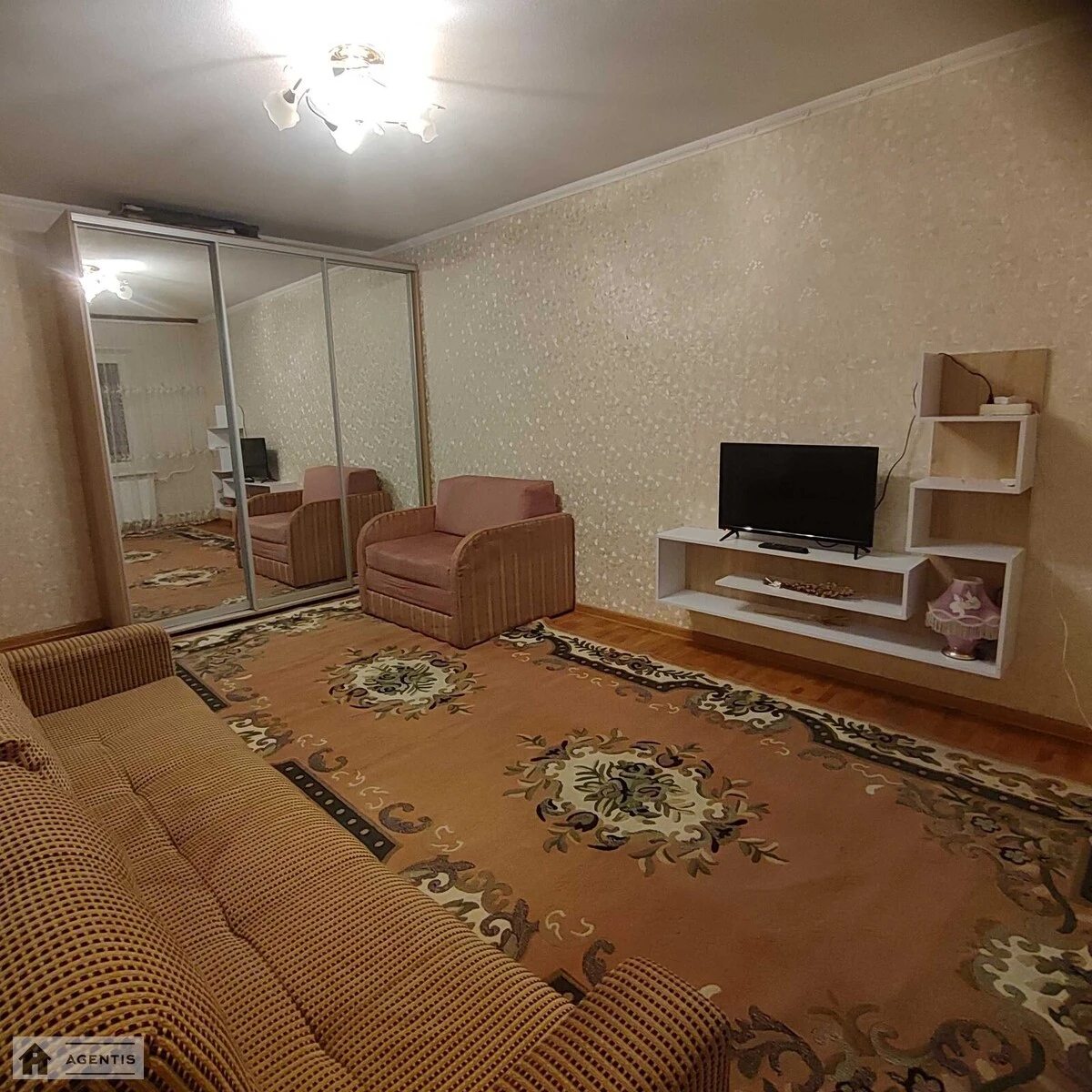 Apartment for rent 1 room, 40 m², 13th fl./16 floors. 5, Bratstva tarasivtsiv vul. Dekabrystiv, Kyiv. 