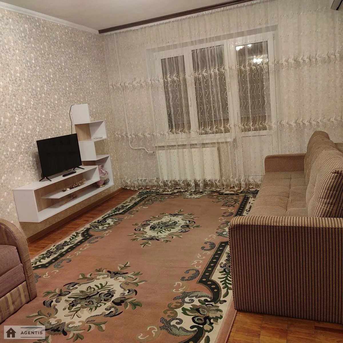 Apartment for rent 1 room, 40 m², 13th fl./16 floors. 5, Bratstva tarasivtsiv vul. Dekabrystiv, Kyiv. 