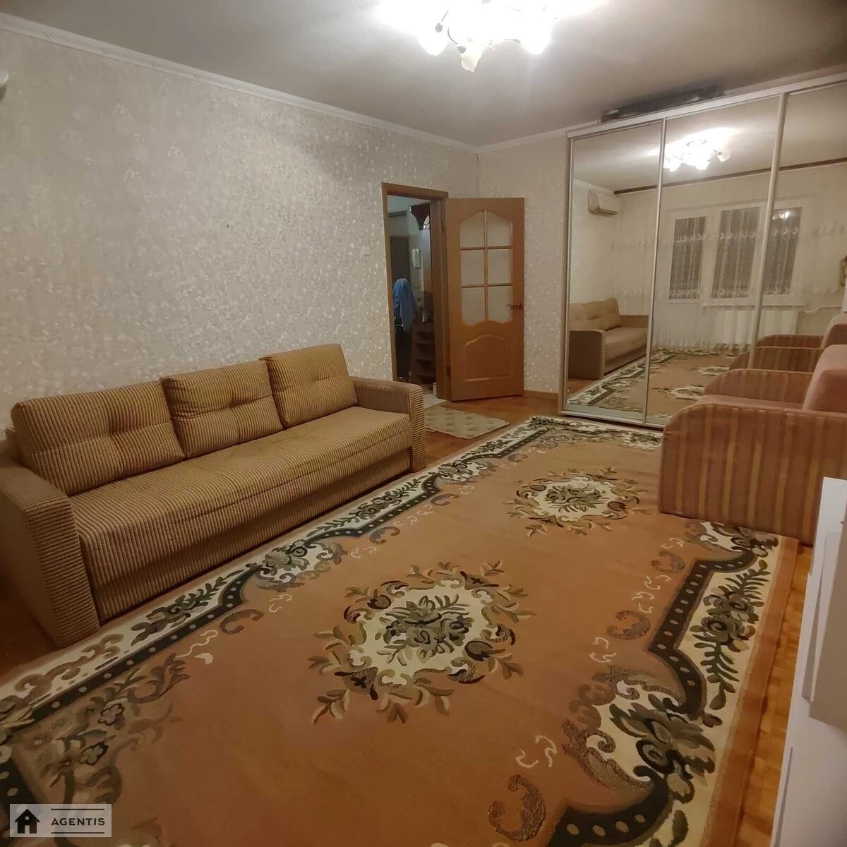 Apartment for rent 1 room, 40 m², 13th fl./16 floors. 5, Bratstva tarasivtsiv vul. Dekabrystiv, Kyiv. 