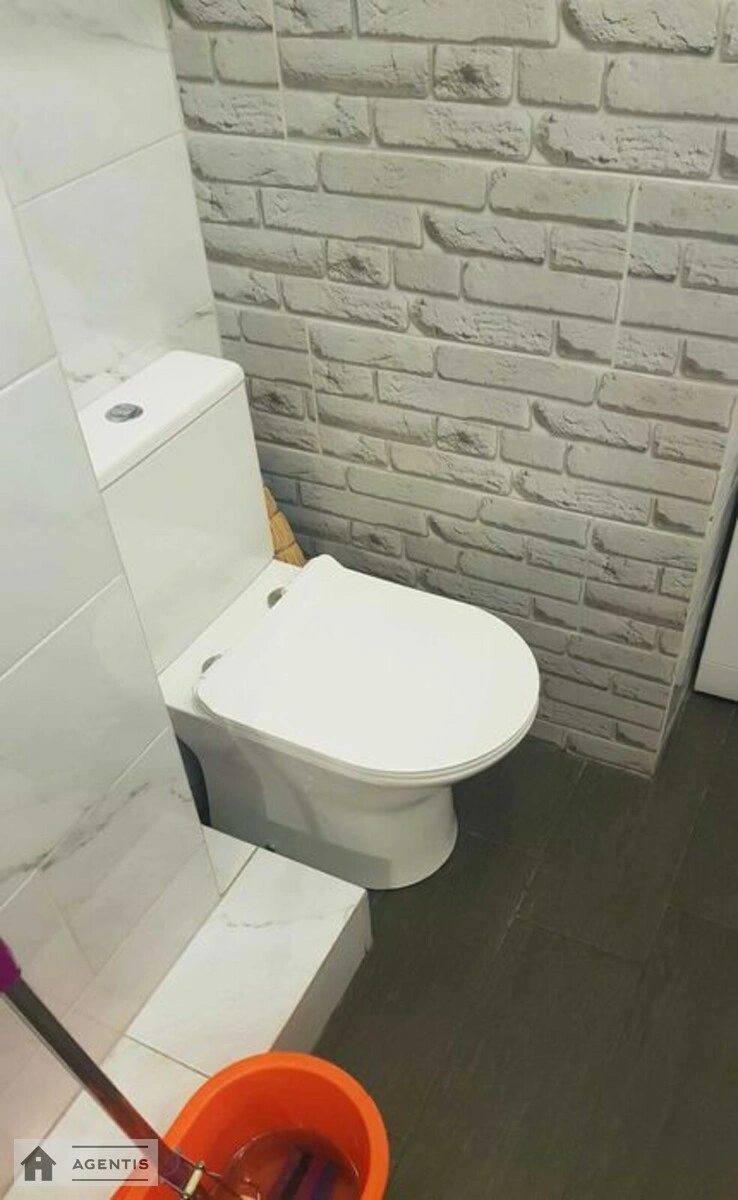 Сдам квартиру 1 комната, 43 m², 11 эт./18 этажей. 25, Дениса Рачінського вул. (Комбінатна), Киев. 