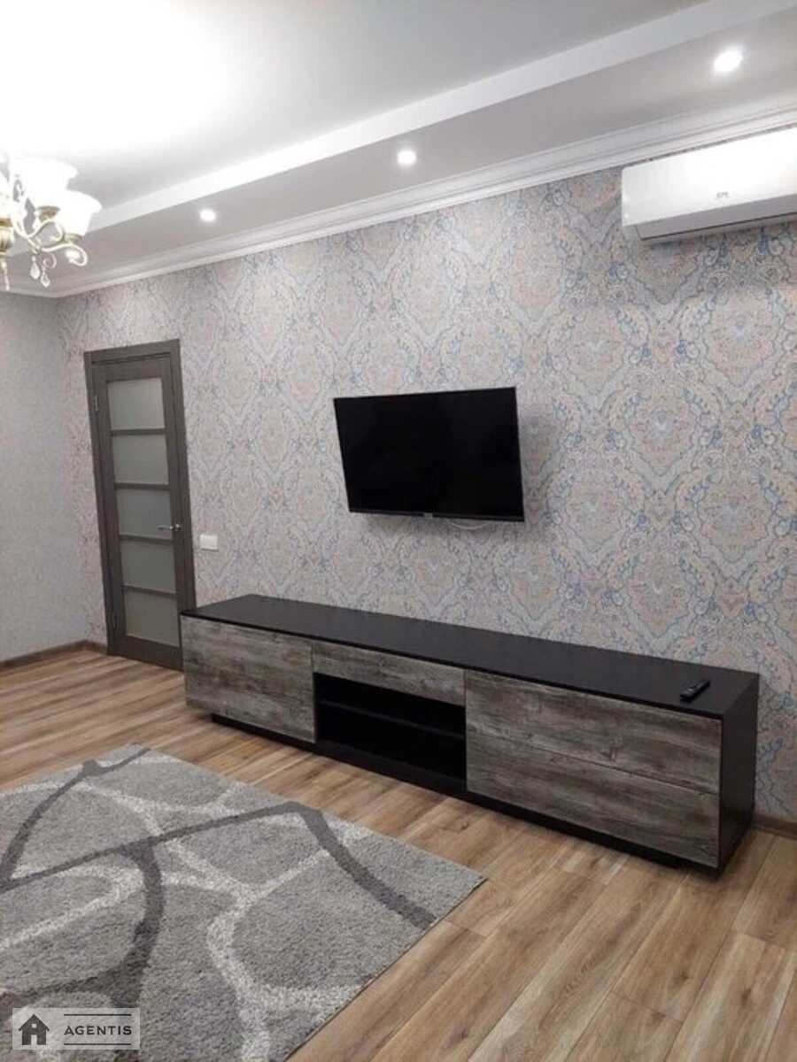 Сдам квартиру 1 комната, 46 m², 11 эт./16 этажей. 46, Любомира Гузара просп. (Космонавта Комарова), Киев. 