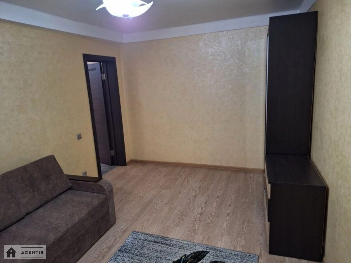 Apartment for rent 1 room, 35 m², 1st fl./9 floors. 5, Zhulya Verna bulv. Romena Rollana, Kyiv. 