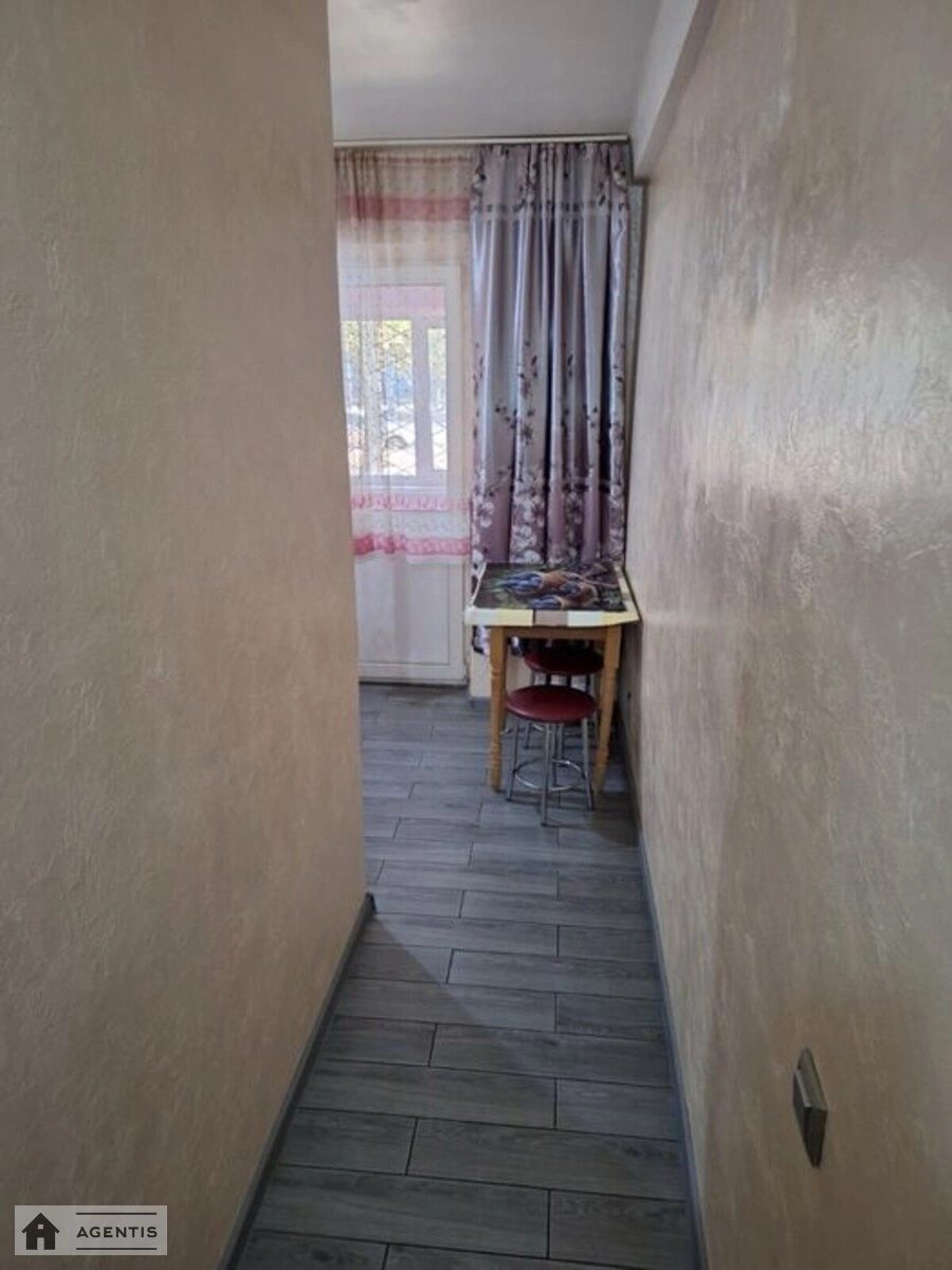 Apartment for rent 1 room, 35 m², 1st fl./9 floors. 5, Zhulya Verna bulv. Romena Rollana, Kyiv. 