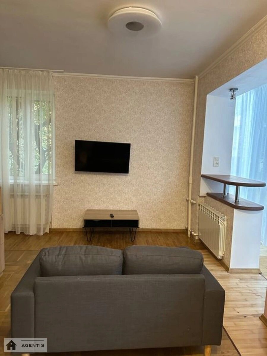 Apartment for rent 1 room, 33 m², 2nd fl./5 floors. Umanska, Kyiv. 