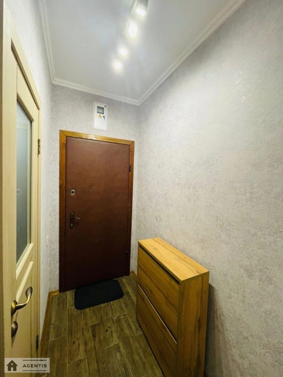 Apartment for rent 1 room, 33 m², 2nd fl./5 floors. Umanska, Kyiv. 