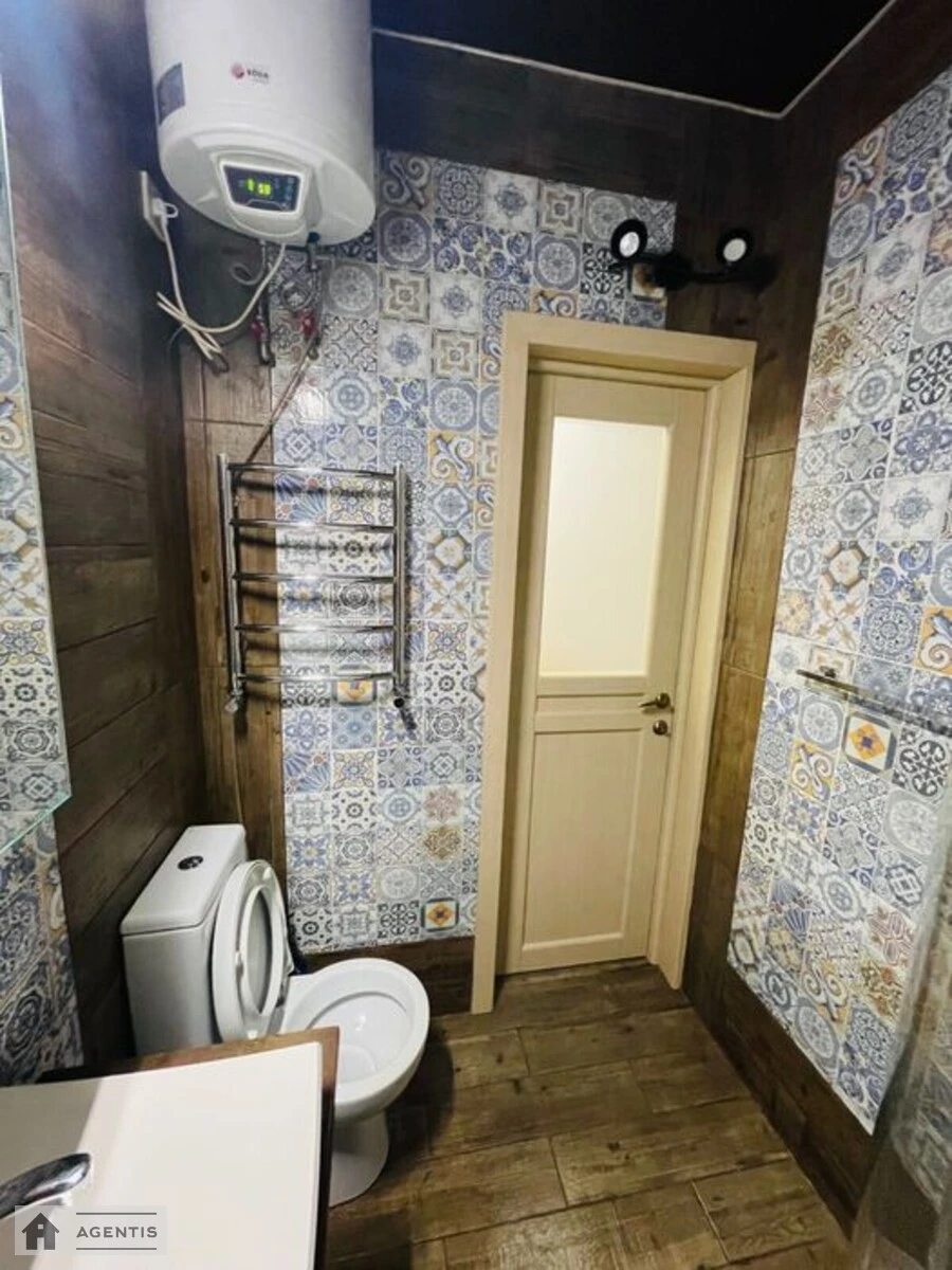 Здам квартиру 1 кімната, 33 m², 2 пов./5 поверхів. Уманська, Київ. 