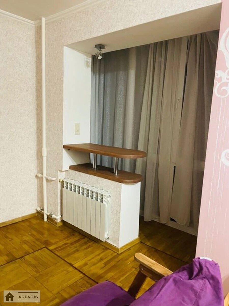 Apartment for rent 1 room, 33 m², 2nd fl./5 floors. Umanska, Kyiv. 