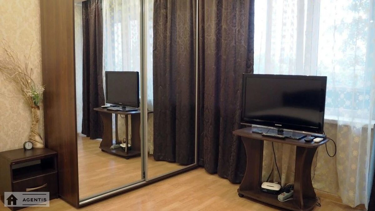 Apartment for rent 1 room, 36 m², 6th fl./9 floors. 38, Tarasa Shevchenka bulv., Kyiv. 