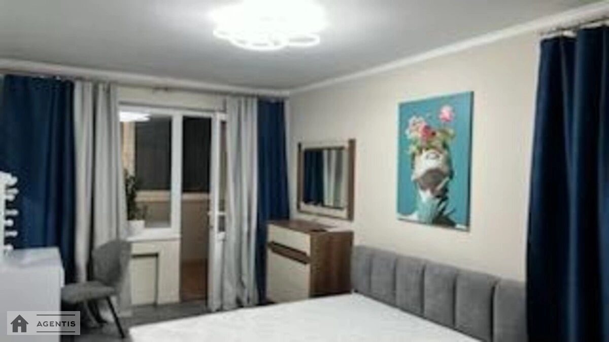 Apartment for rent 3 rooms, 70 m², 9th fl./9 floors. 28, Ozerna 28, Kyiv. 