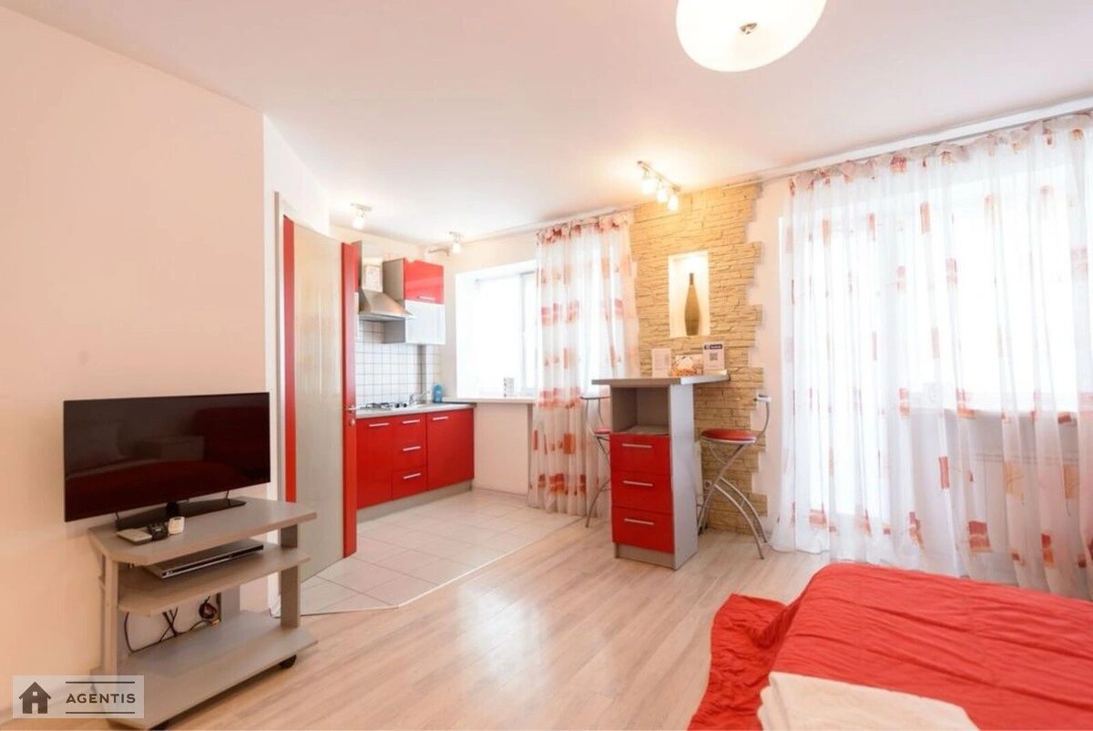 Apartment for rent 1 room, 35 m², 2nd fl./5 floors. 76, Volodymyrivska vul., Kyiv. 