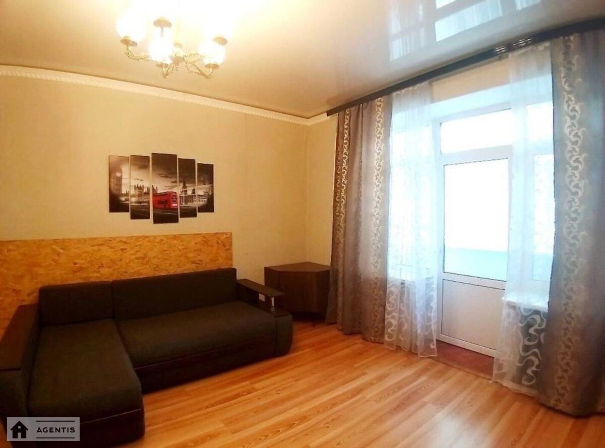 Apartment for rent 2 rooms, 65 m², 2nd fl./5 floors. Mytrofana Dovnar-Zapolskoho vul. Zapolskoho, Kyiv. 