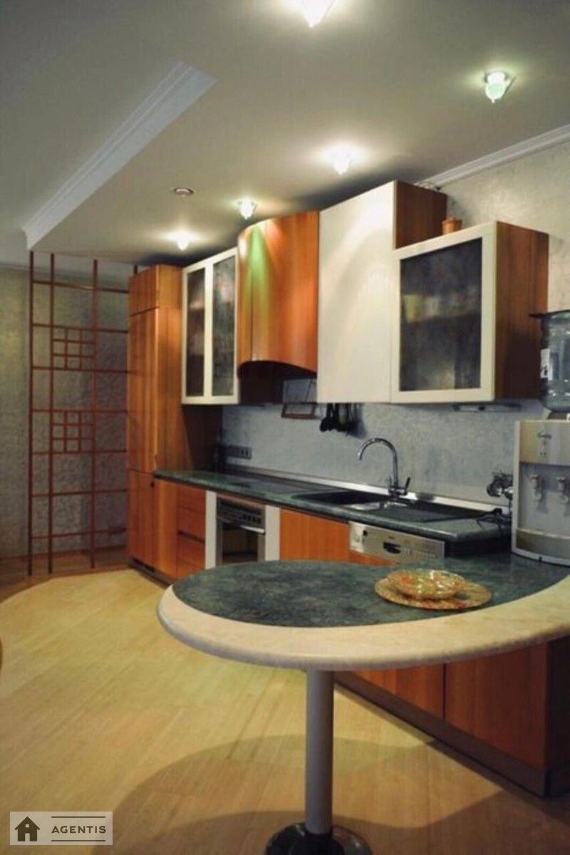 Apartment for rent 4 rooms, 140 m², 2nd fl./5 floors. Pecherskyy rayon, Kyiv. 