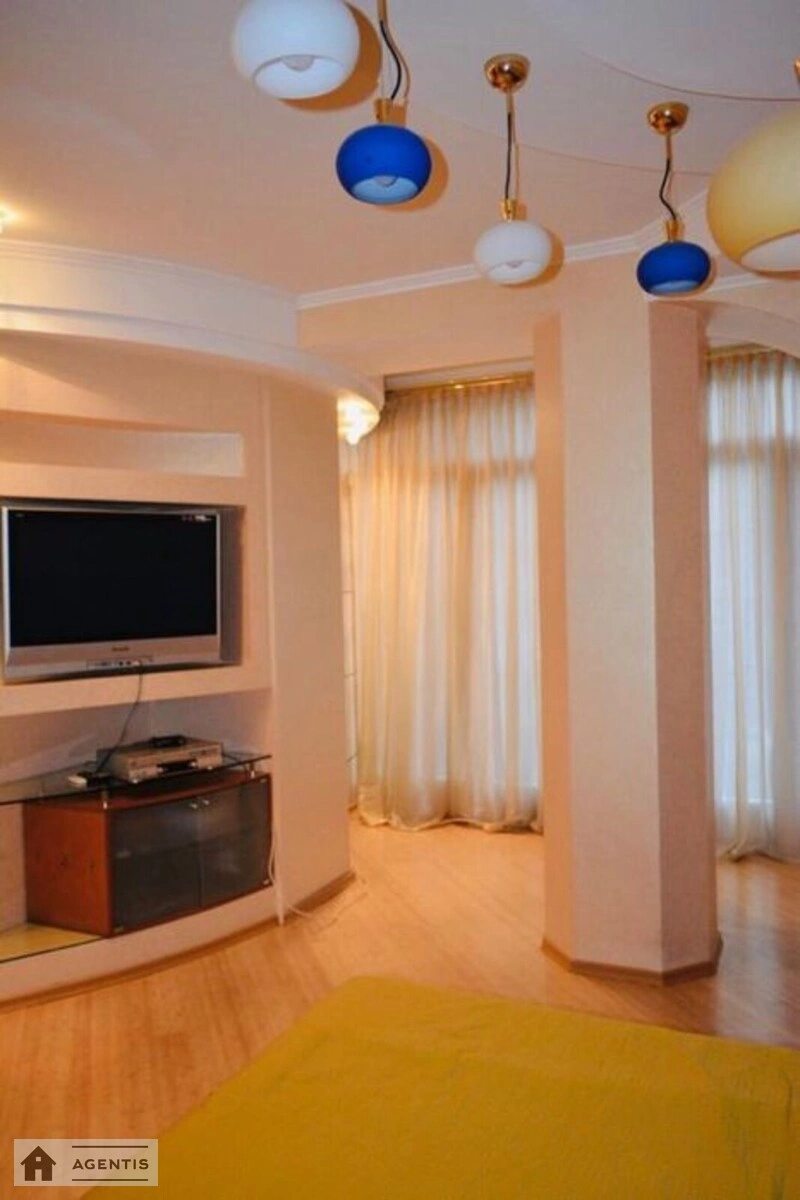 Apartment for rent 4 rooms, 140 m², 2nd fl./5 floors. Pecherskyy rayon, Kyiv. 