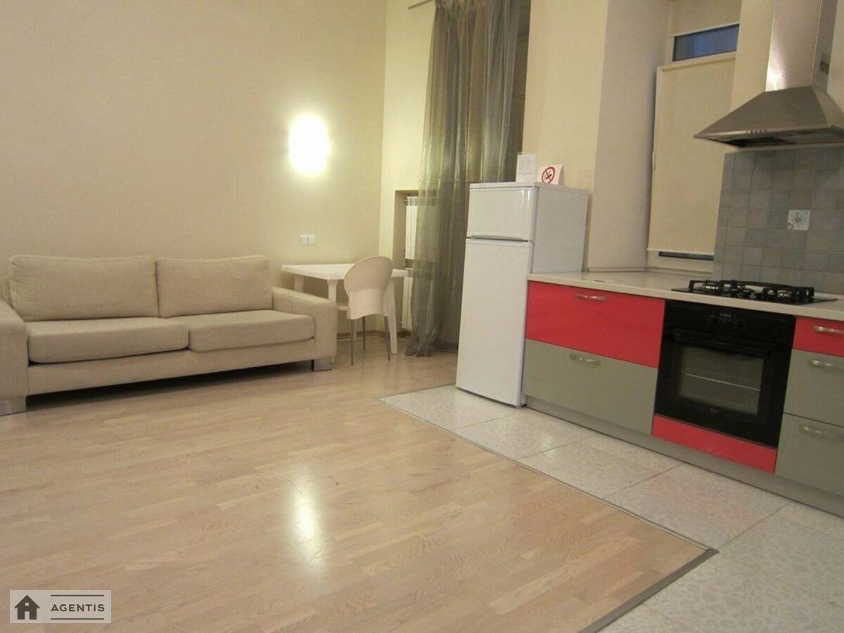 Сдам квартиру 1 комната, 42 m², 3 эт./4 этажа. 22, Саксаганского 22, Киев. 