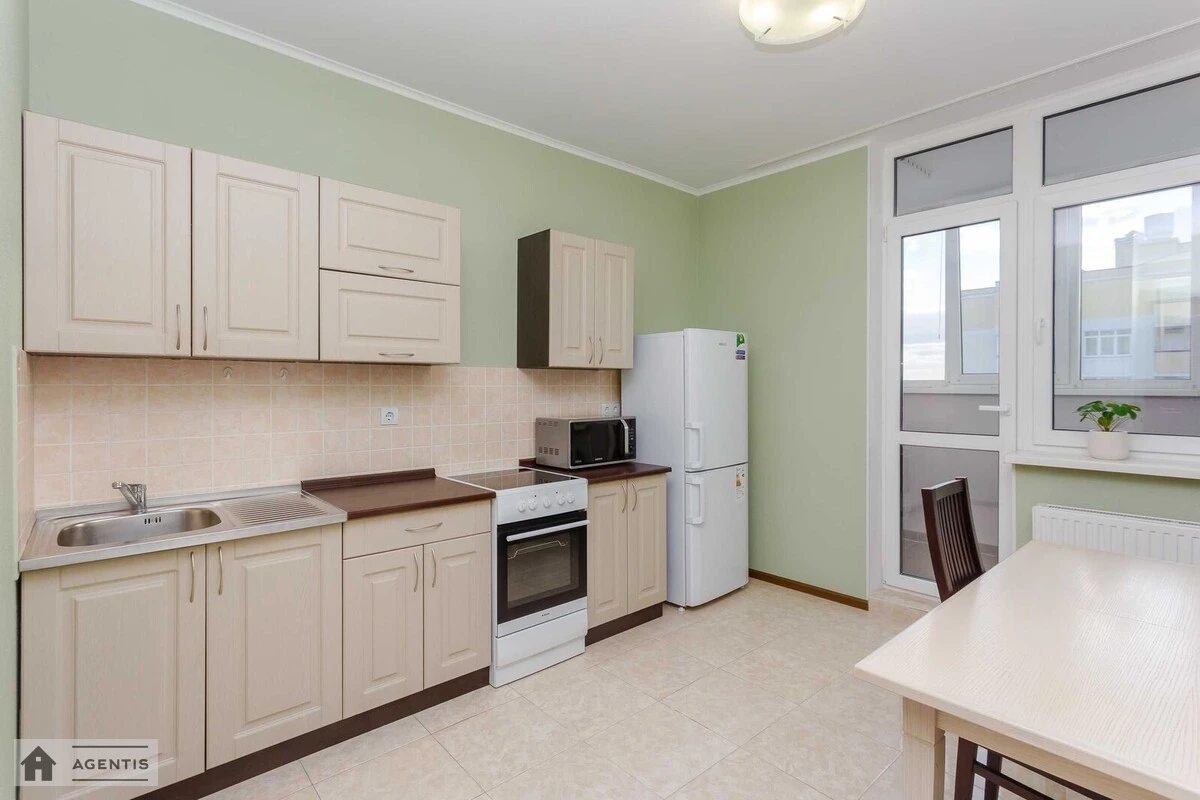 Apartment for rent 1 room, 43 m², 24th fl./26 floors. 14, Voskresenska 14, Kyiv. 