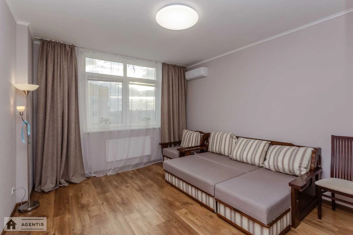 Apartment for rent 1 room, 43 m², 24th fl./26 floors. 14, Voskresenska 14, Kyiv. 