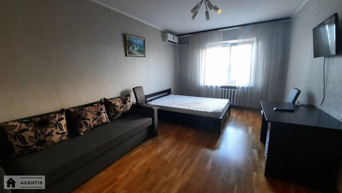 Сдам квартиру 1 комната, 45 m², 9 эт./25 этажей. 7, Олевская 7, Киев. 