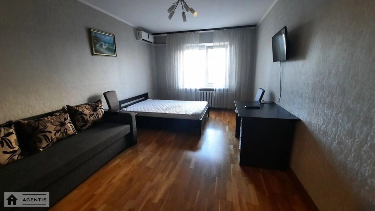 Сдам квартиру 1 комната, 45 m², 9 эт./25 этажей. 7, Олевская 7, Киев. 