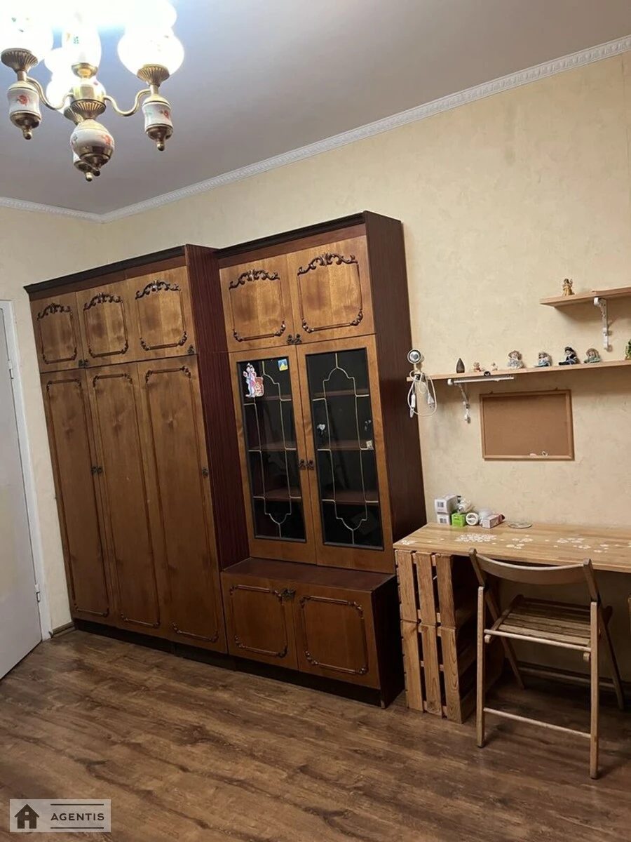 Apartment for rent 3 rooms, 65 m², 3rd fl./9 floors. 18, Serzha Lyfarya vul. Oleksandra Saburova, Kyiv. 