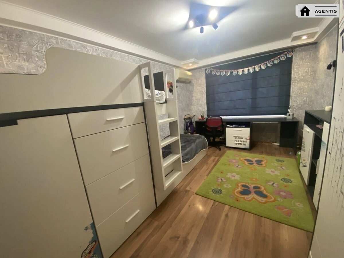 Сдам квартиру 2 комнаты, 45 m², 5 эт./5 этажей. 5, Харьковское 5, Киев. 