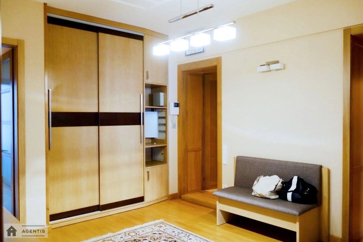 Сдам квартиру 4 комнаты, 180 m², 6 эт./11 этажей. 5, Ирининская 5, Киев. 