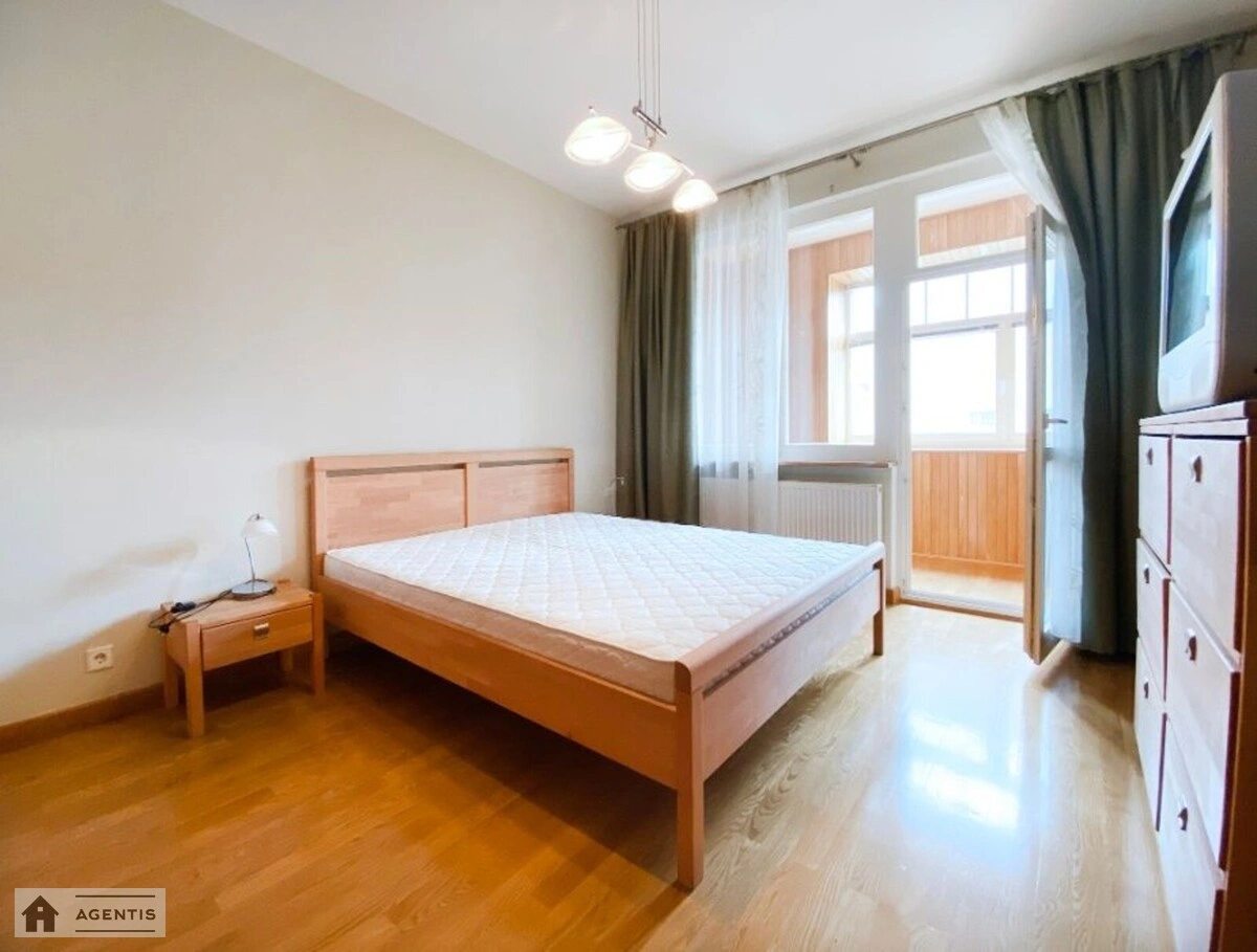 Сдам квартиру 4 комнаты, 180 m², 6 эт./11 этажей. 5, Ирининская 5, Киев. 