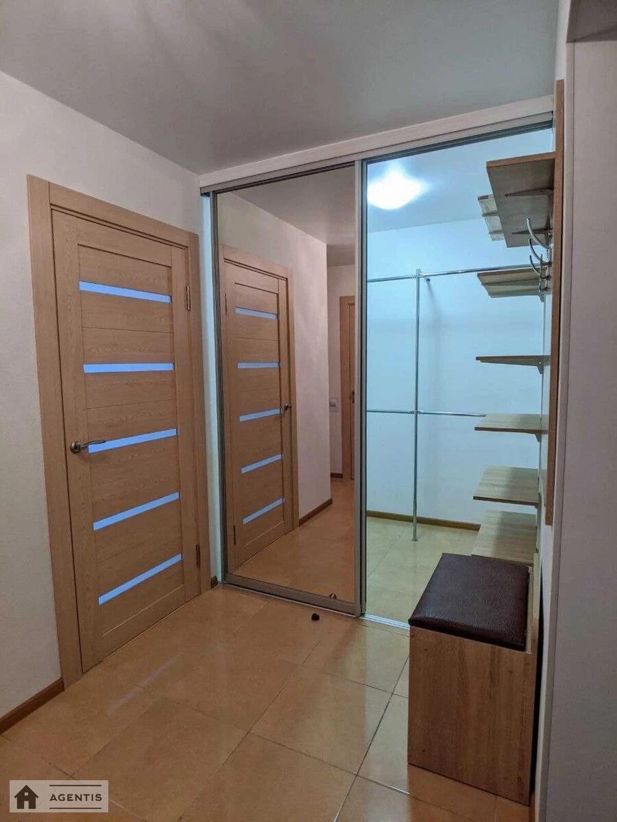 Сдам квартиру 1 комната, 40 m², 3 эт./26 этажей. 13, Соломії Крушельницької вул., Киев. 