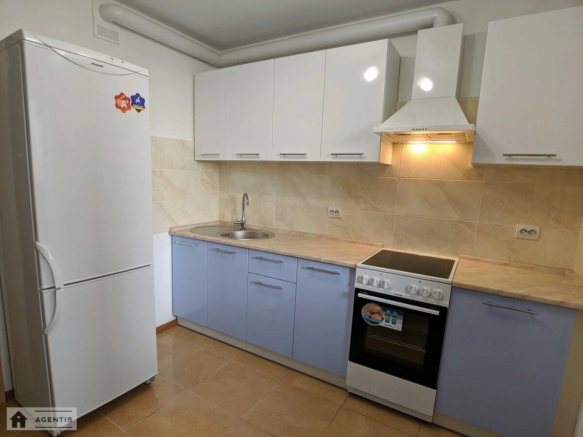 Apartment for rent 1 room, 40 m², 3rd fl./26 floors. 13, Solomiyi Krushelnytskoyi vul., Kyiv. 