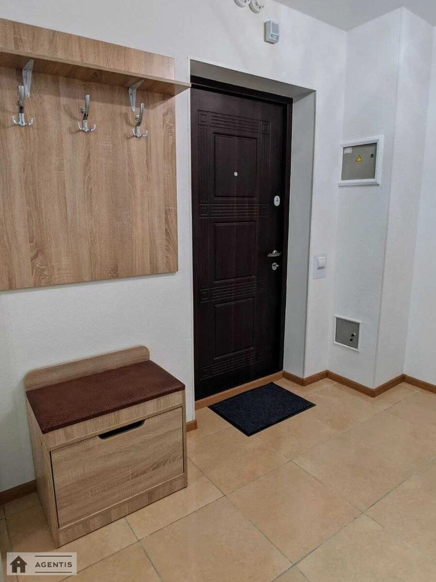 Сдам квартиру 1 комната, 40 m², 3 эт./26 этажей. 13, Соломії Крушельницької вул., Киев. 